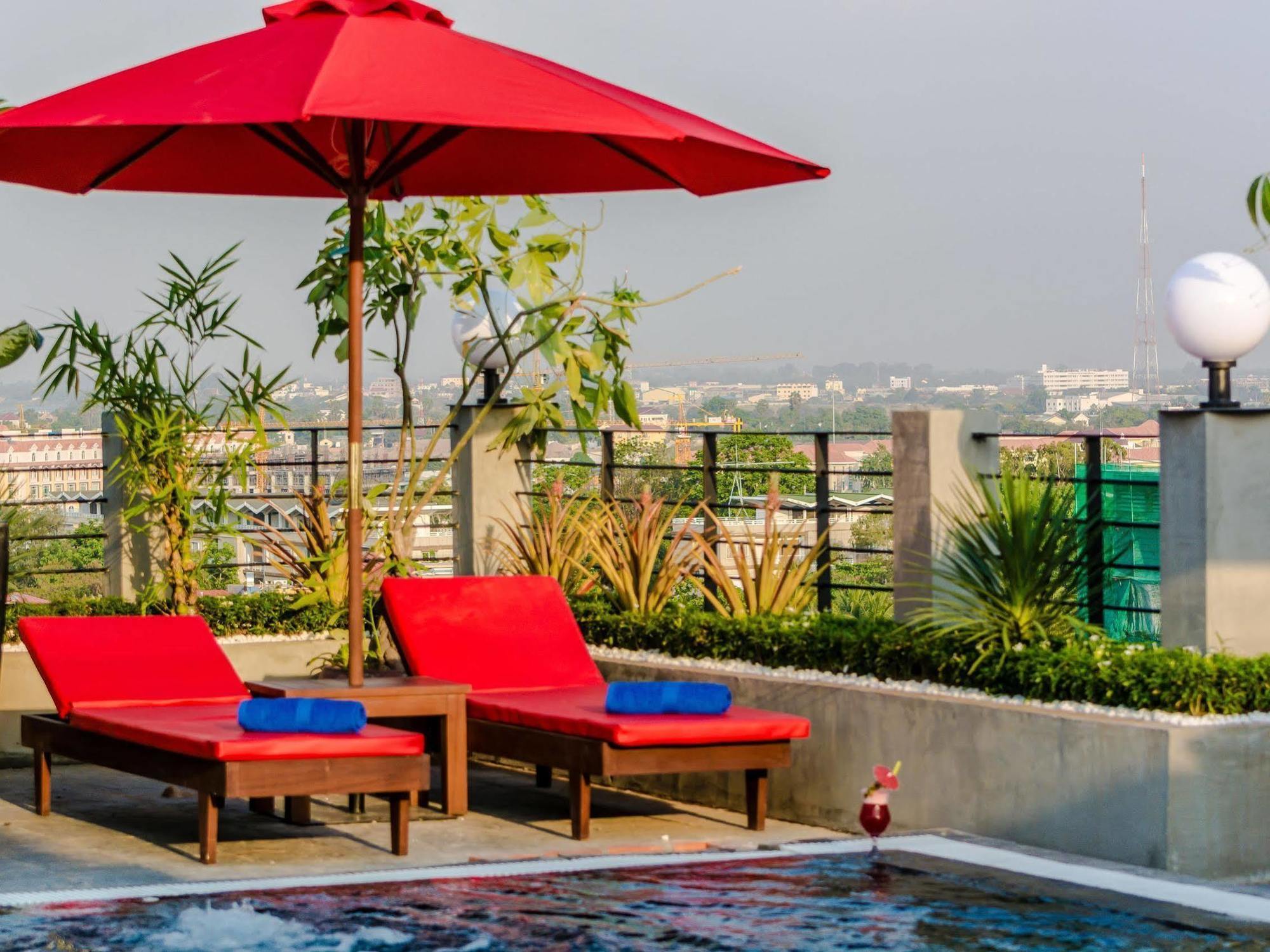 Diamond Palace Resort & Sky Bar Phnom Penh Eksteriør bilde