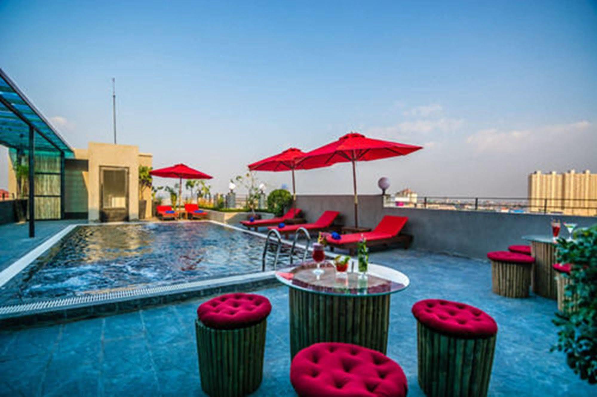 Diamond Palace Resort & Sky Bar Phnom Penh Eksteriør bilde
